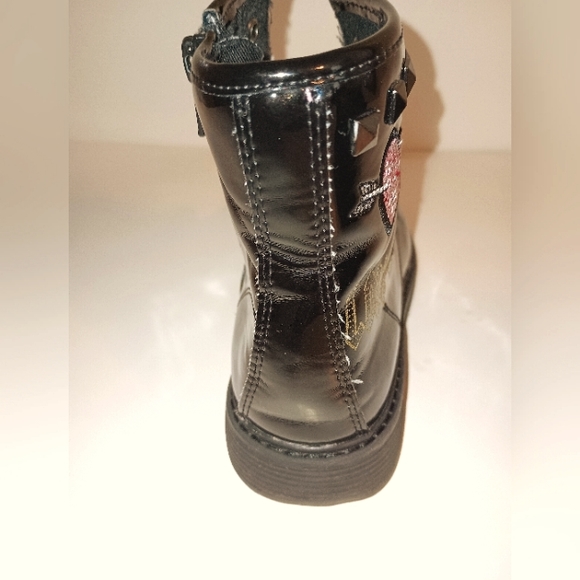 Boots - Picture 3 of 9